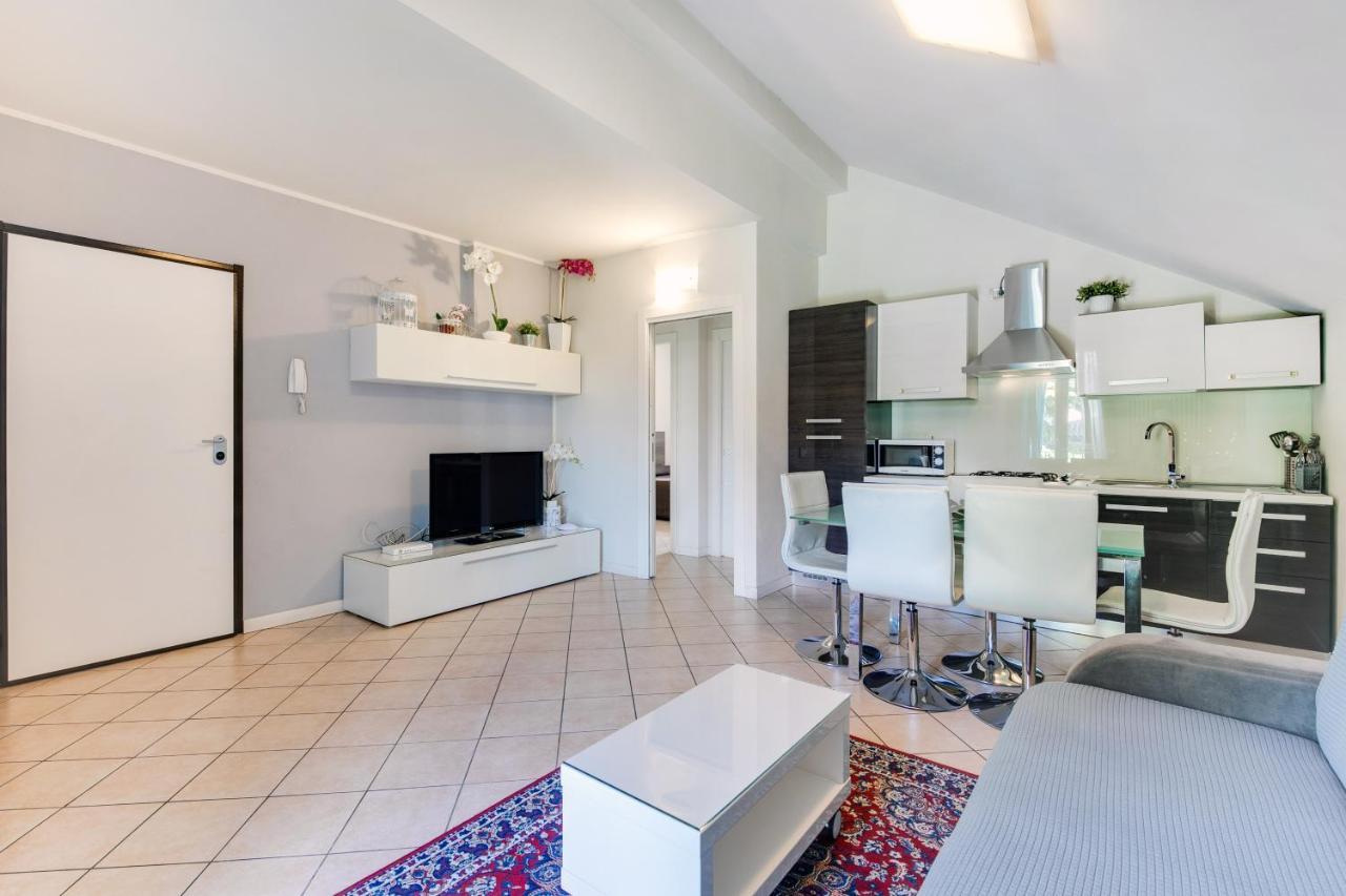 Casa Bonotto Apartment เดเซนซาโนเดลการ์ดา ภายนอก รูปภาพ