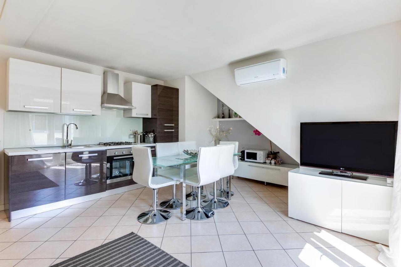 Casa Bonotto Apartment เดเซนซาโนเดลการ์ดา ภายนอก รูปภาพ